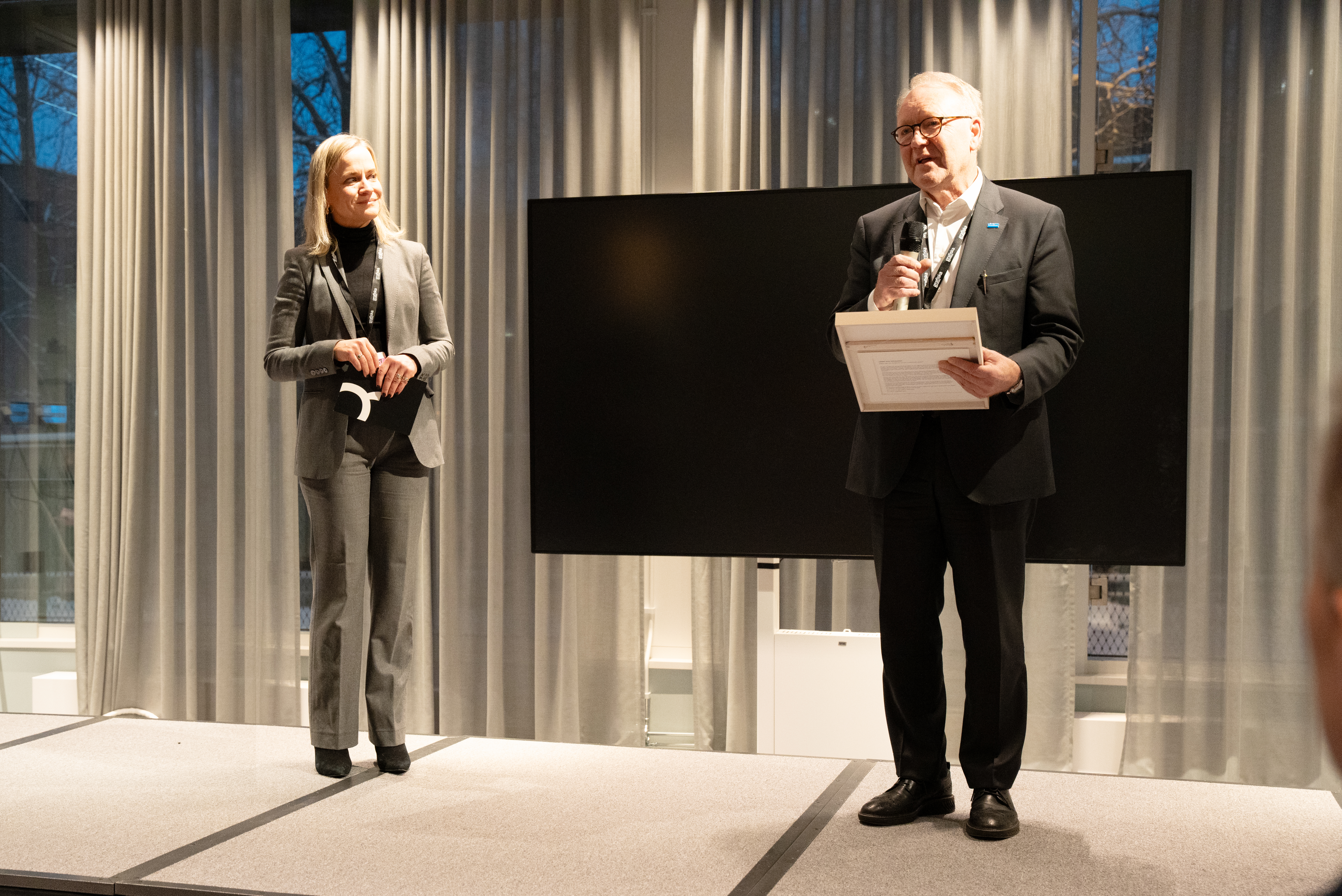 Eva Glückman, vd för Grafiska Företagen, och Håvard Grjotheim, ordförande i ScandBook.